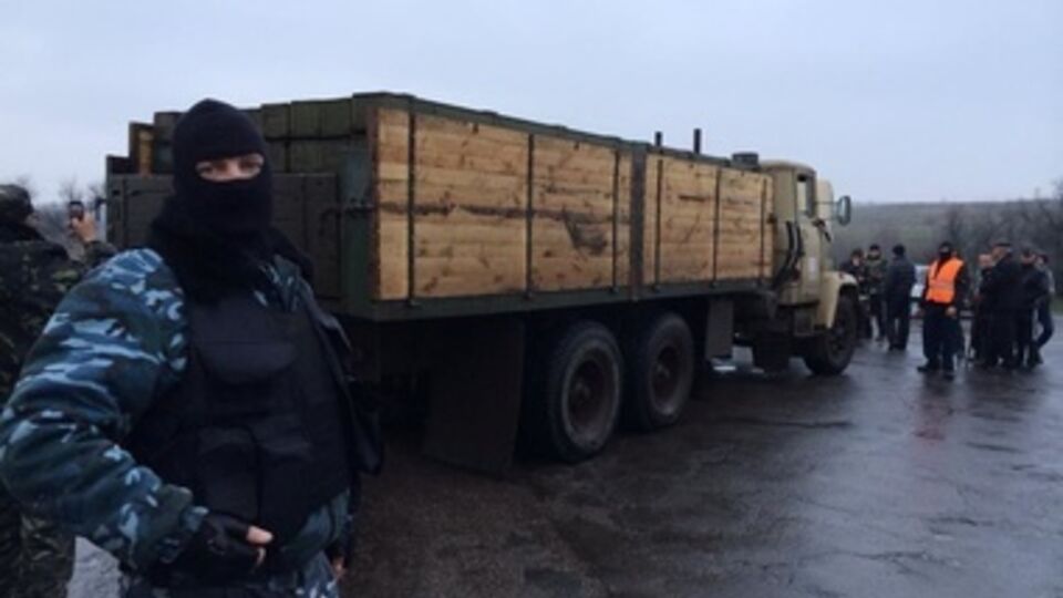 По словам Наливайченко, местное население и местная власть должны помогать во время антитеррористических операций