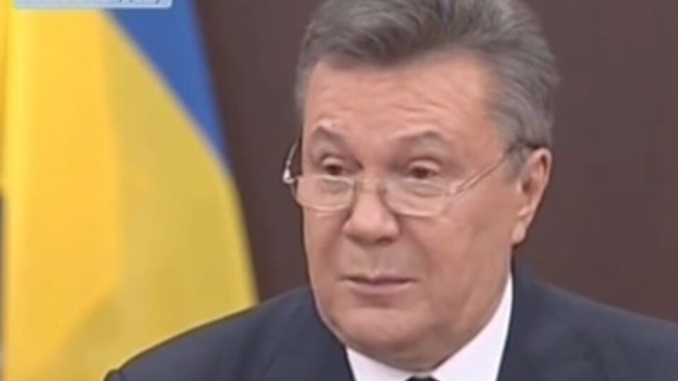 Виктор Янукович говорит, что директор ЦРУ указывает Киеву, что делать