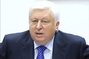 По словам Пшонки, киевская власть должна помнить, что нельзя топтать Конституцию Украины