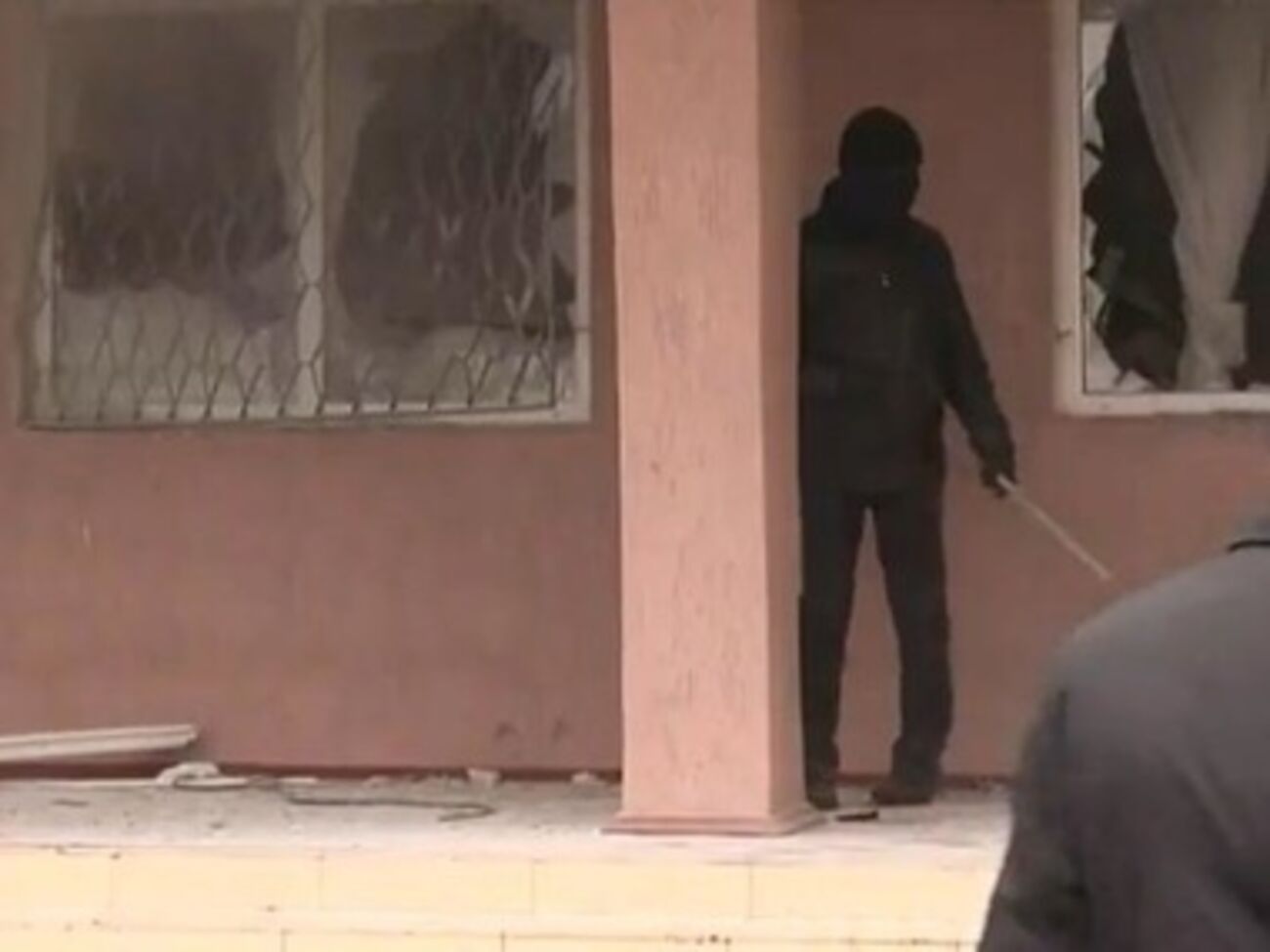 В Горловке сепаратисты взяли штурмом отдел милиции