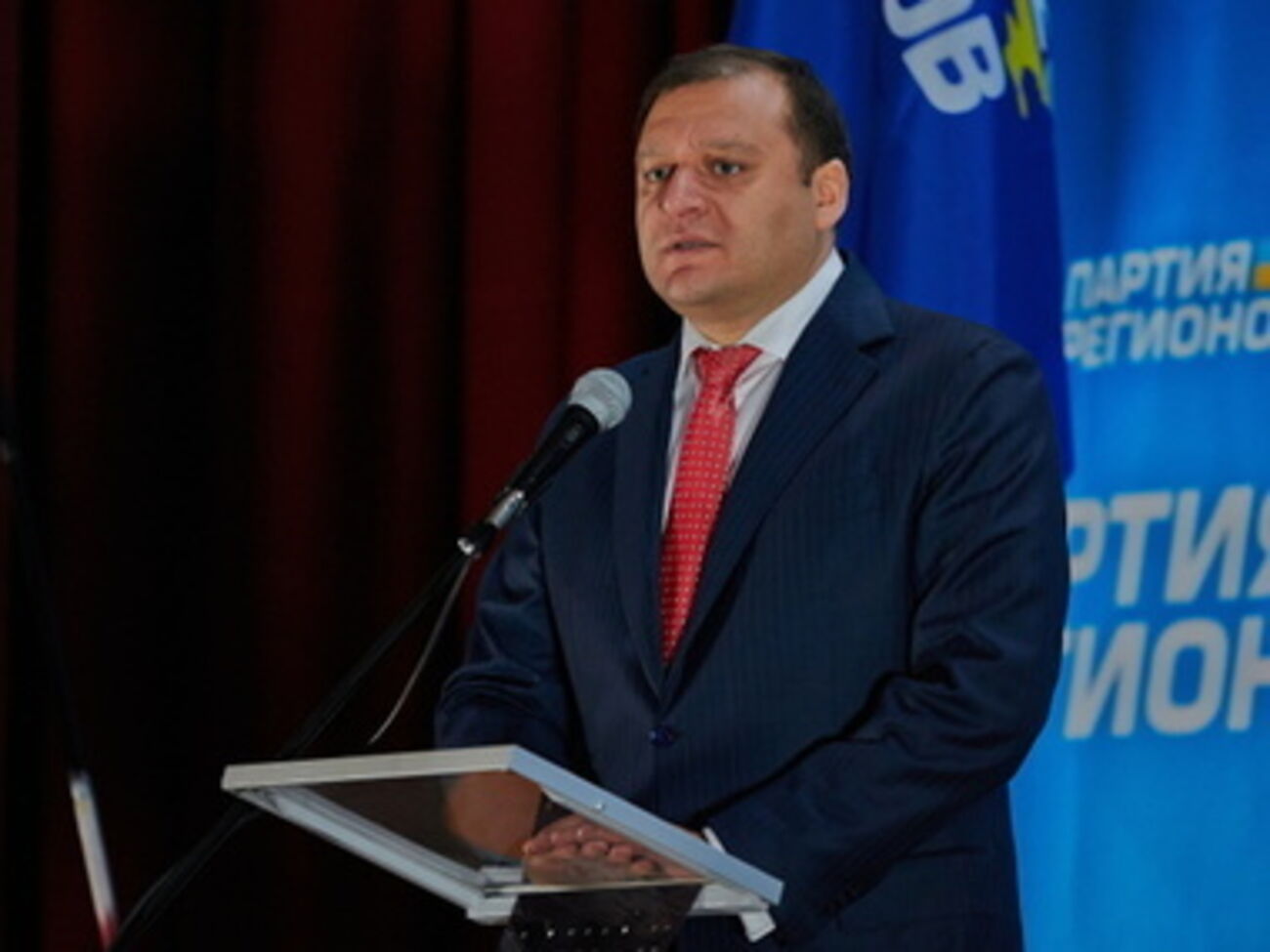 Добкин выступил против применения силы к сепаратистам