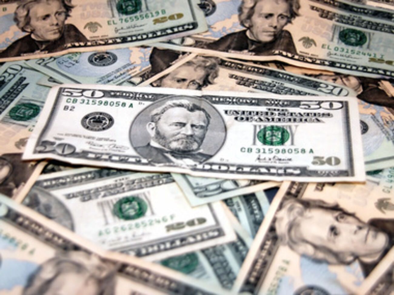 Доллар немного стабилизировался