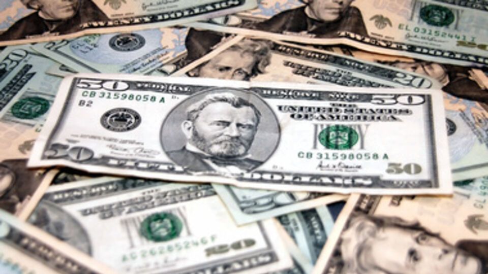 Доллар немного стабилизировался