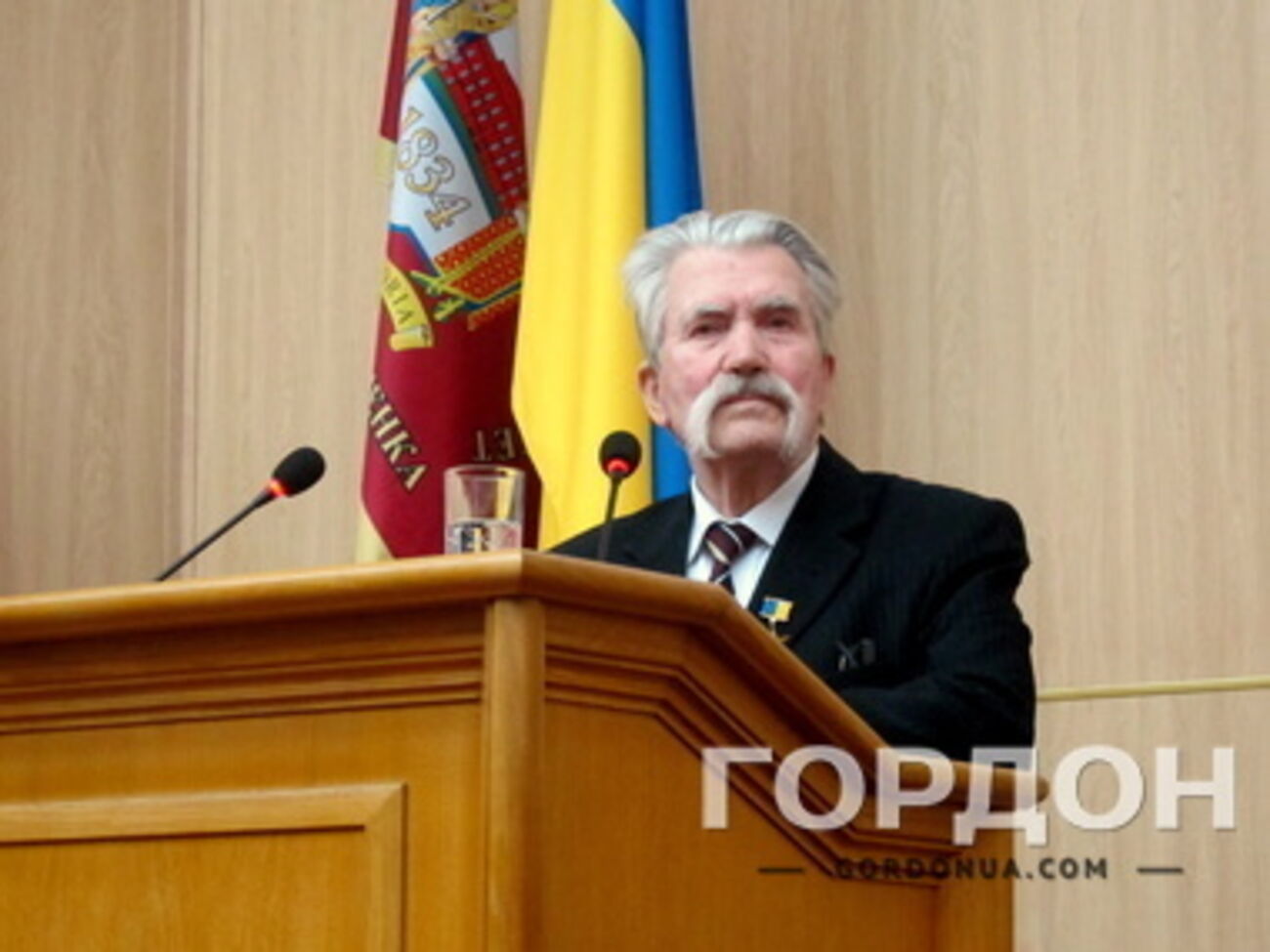 Левко Лукьяненко: Можно снять пиджак за 5 секунд, но сознание так быстро не меняется.