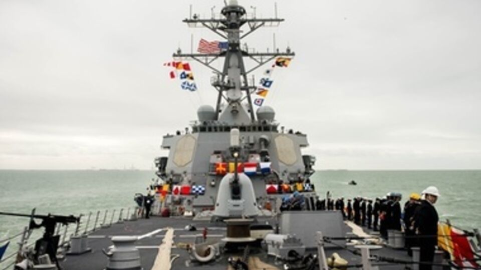 Американский эсминец Donald Cook