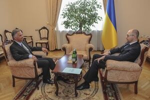 Буркхальтер встретился с Яценюком