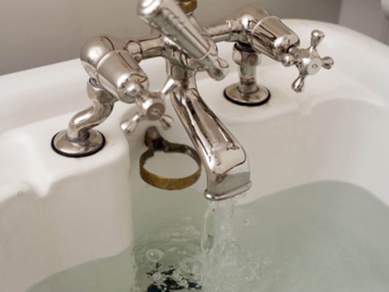 В Киеве без горячей воды остаются 123 потребителя