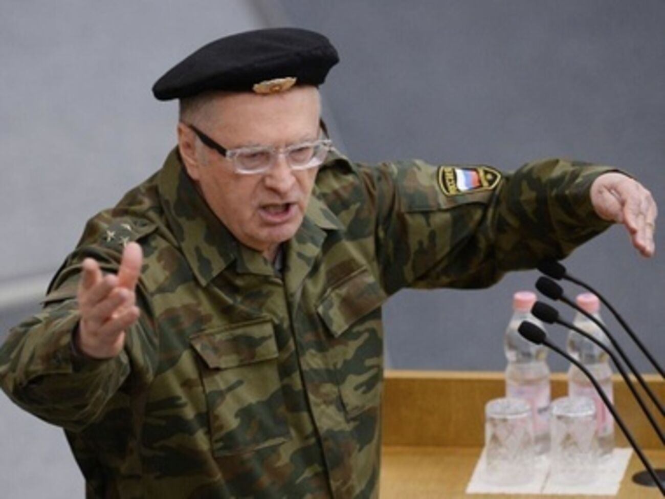 Жириновский в военной форме на сегодняшнем заседании Госдумы