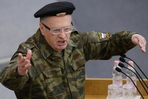 Жириновский в военной форме на сегодняшнем заседании Госдумы