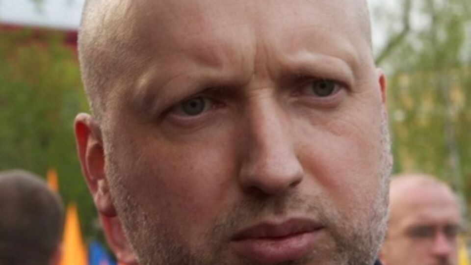 Александр Турчинов выступил против вооружения населения Украины