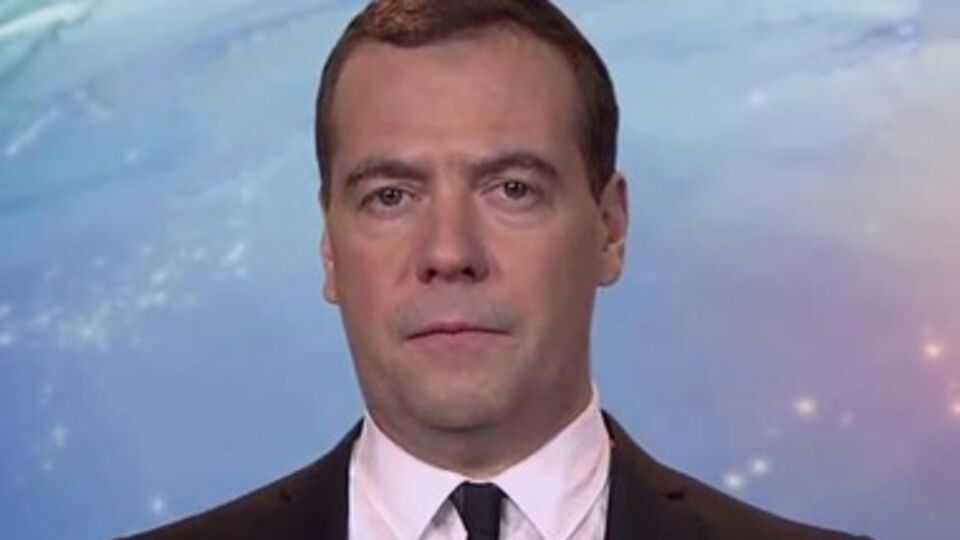 Медведев: Жалко украинцев, они заложники бездарных политиков