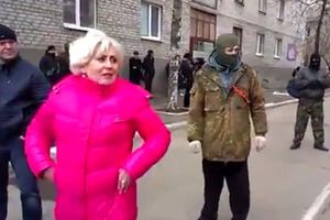 Неля Штепа рядом с сепаратистами на митинге 12 апреля