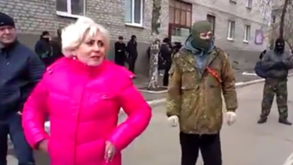 Неля Штепа рядом с сепаратистами на митинге 12 апреля