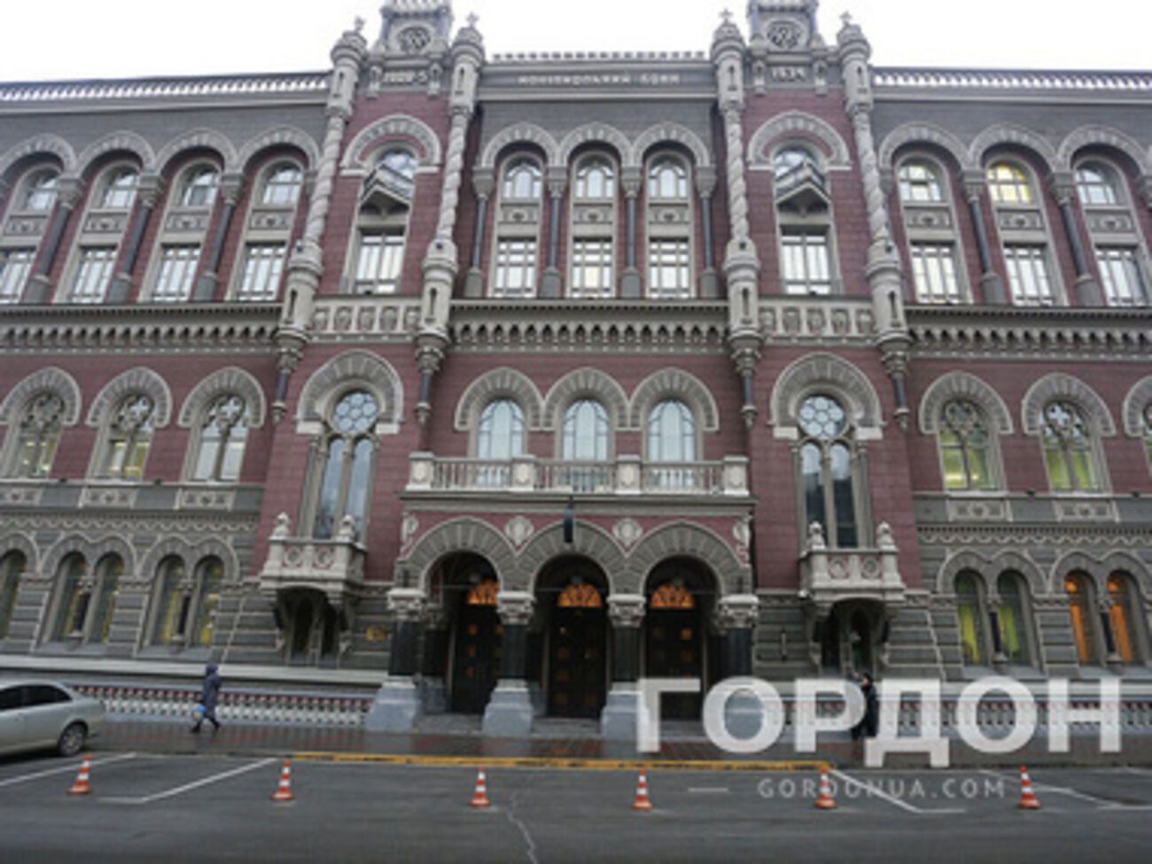 Нацбанк традиционно на торги не выходил