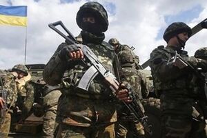 Аэродром окружило 50-60 диверсантов