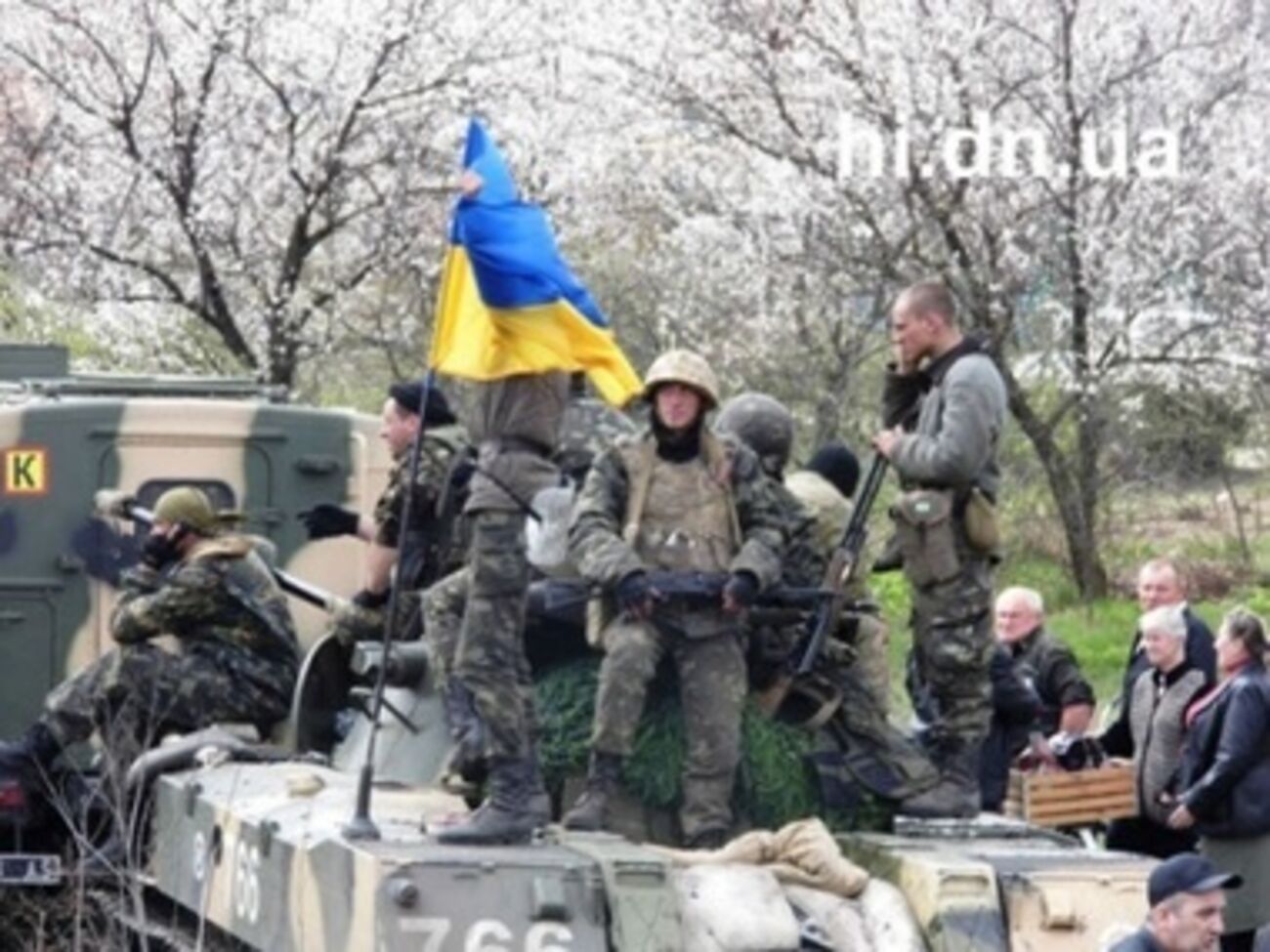 Десантники оставили в Славянске шесть БМД и были заблокированы местными жителями под Краматорском