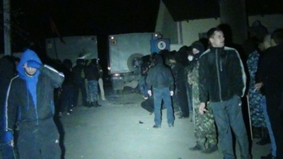 В штурме воинской части участвовали около 300 человек