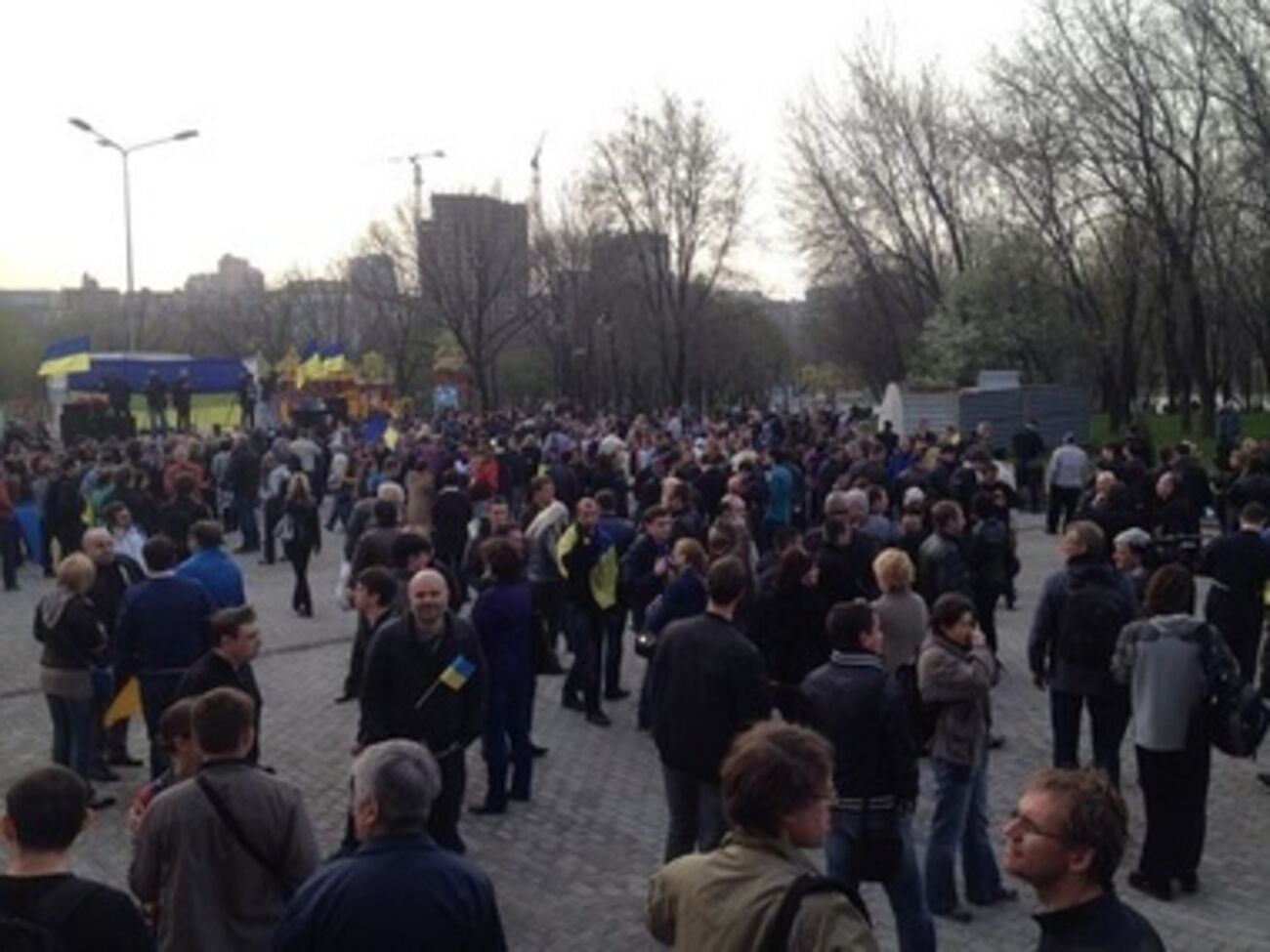 В Донецке начался проукраинский митинг