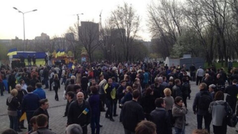 В Донецке начался проукраинский митинг