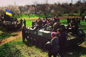 25-я отдельная Днепропетровская воздушно-десантная бригада отдала технику под давлением местных жителей и боевиков