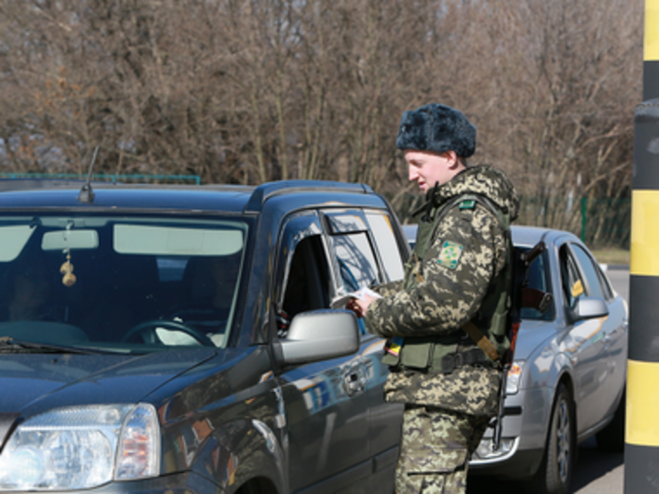 В пунктах пропуска на российско-украинской границе временно усилили меры контроля
