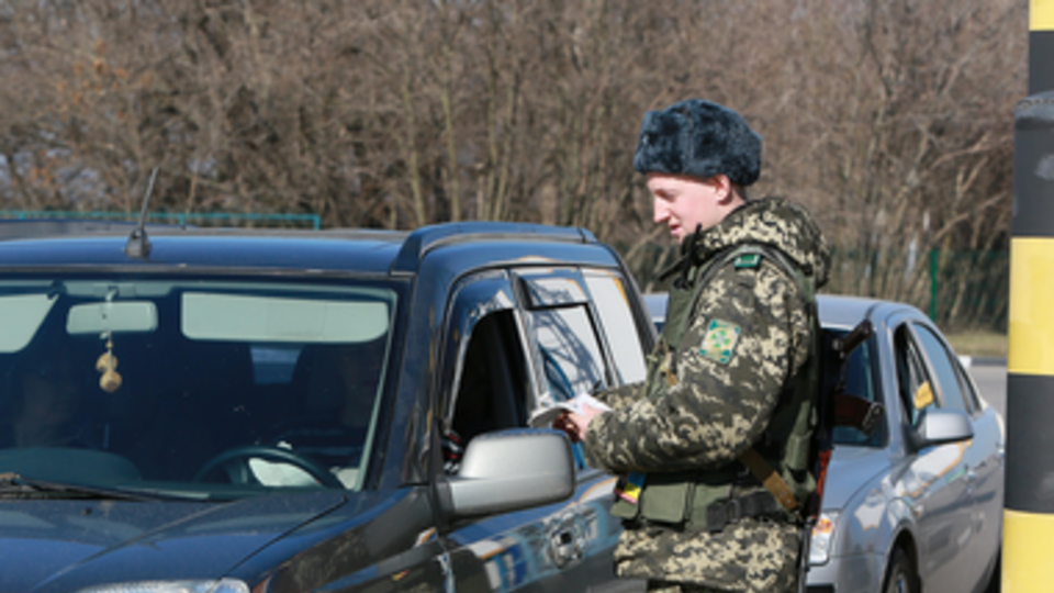 В пунктах пропуска на российско-украинской границе временно усилили меры контроля