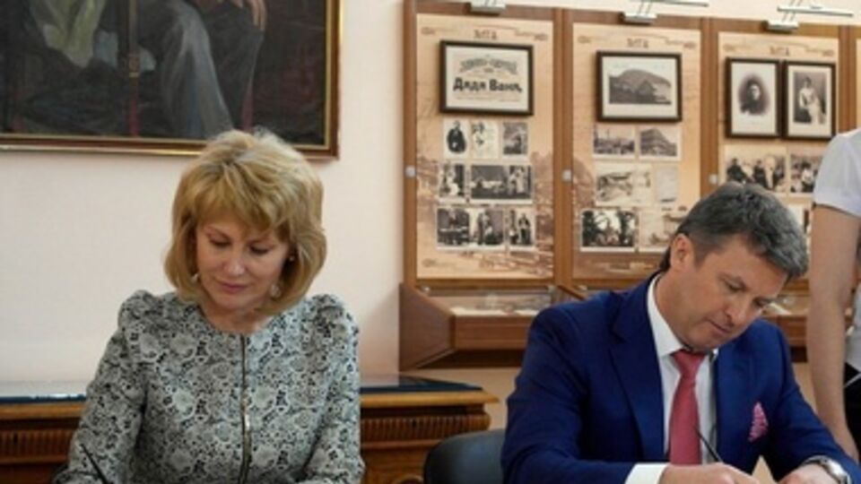 В Ялте подписано соглашение о сотрудничестве между Министерством курортов и туризма Крыма и Министерством культуры Московской области.