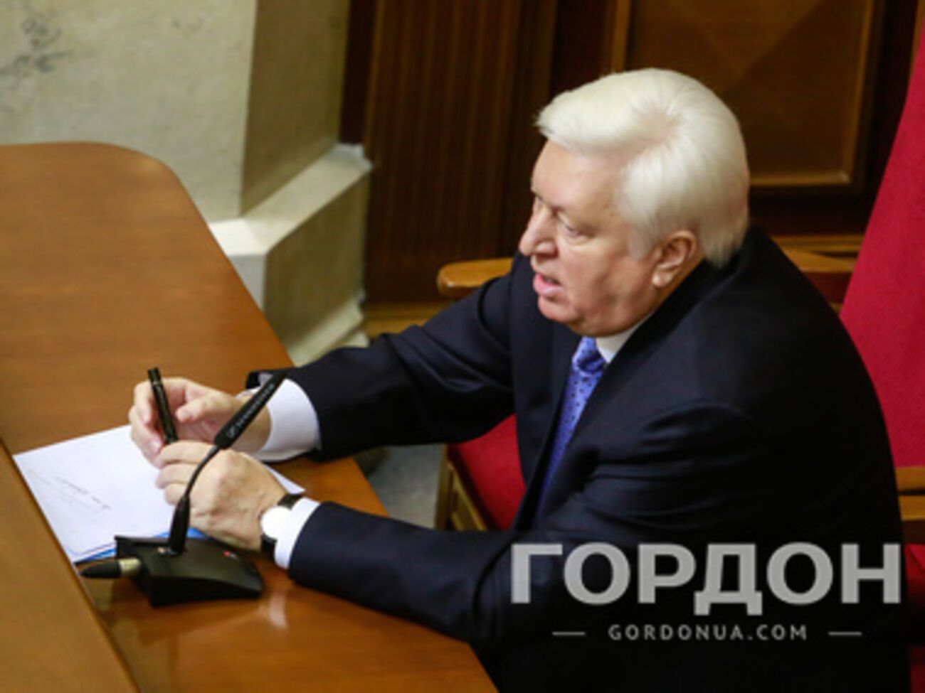 Виктор Пшонка покинул Киев 21 февраля