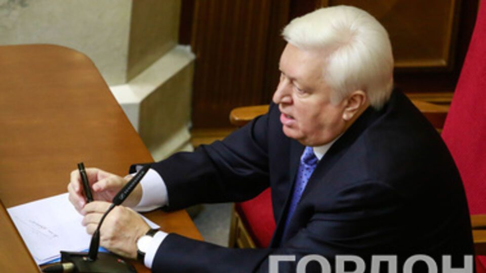 Виктор Пшонка покинул Киев 21 февраля