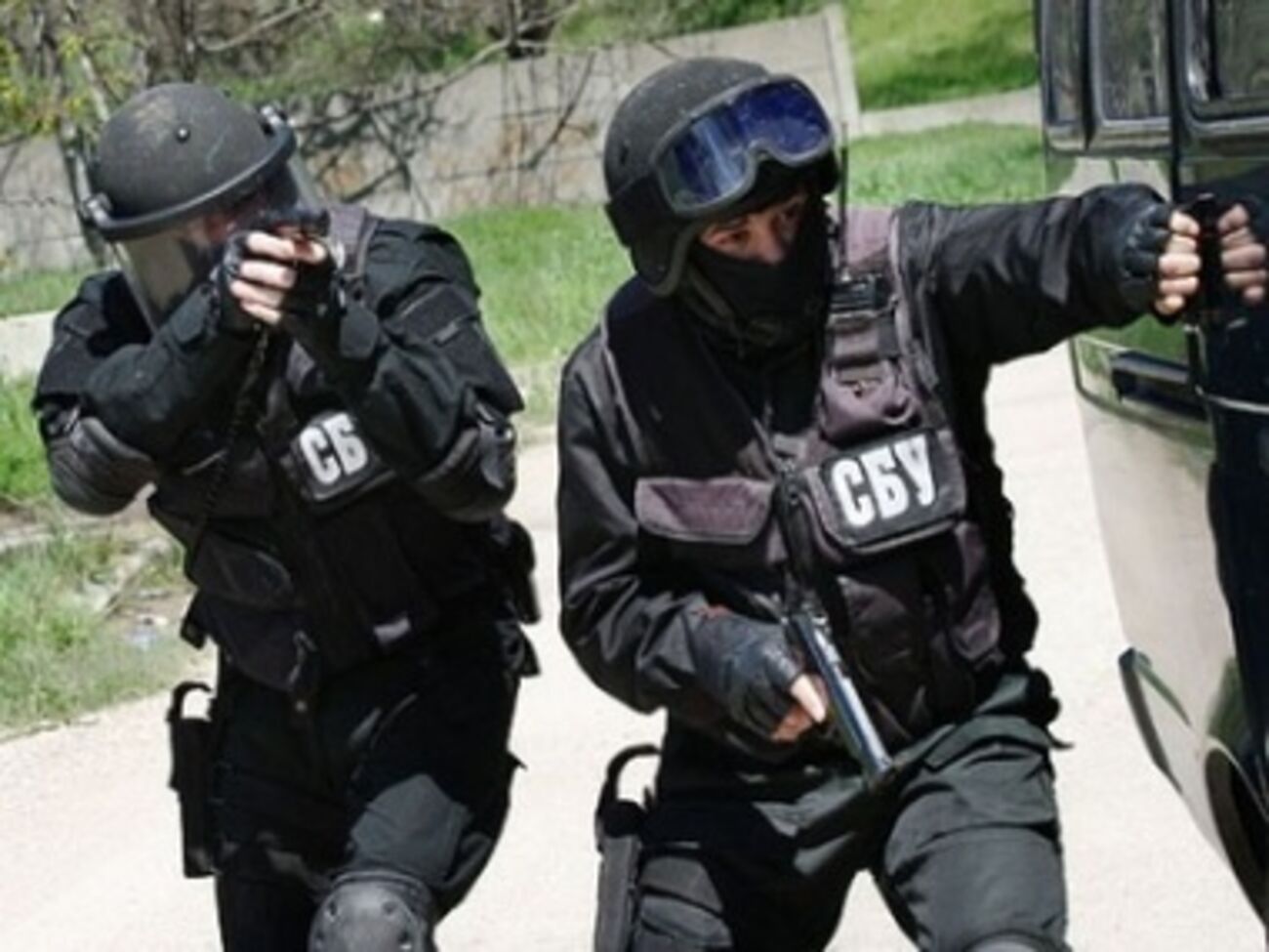 За контрабанду оружия к ответственности привлечены три человека