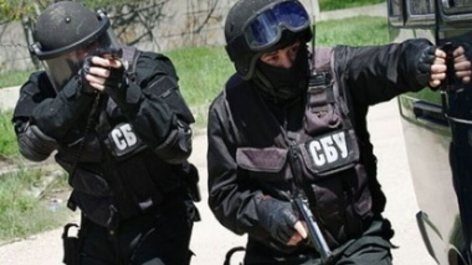 За контрабанду оружия к ответственности привлечены три человека