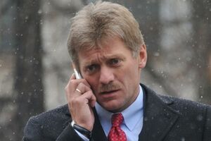 Янукович "вынужден" оставаться в России, заявил Песков
