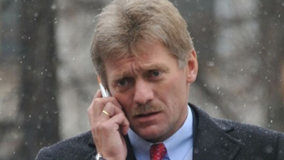 Янукович "вынужден" оставаться в России, заявил Песков