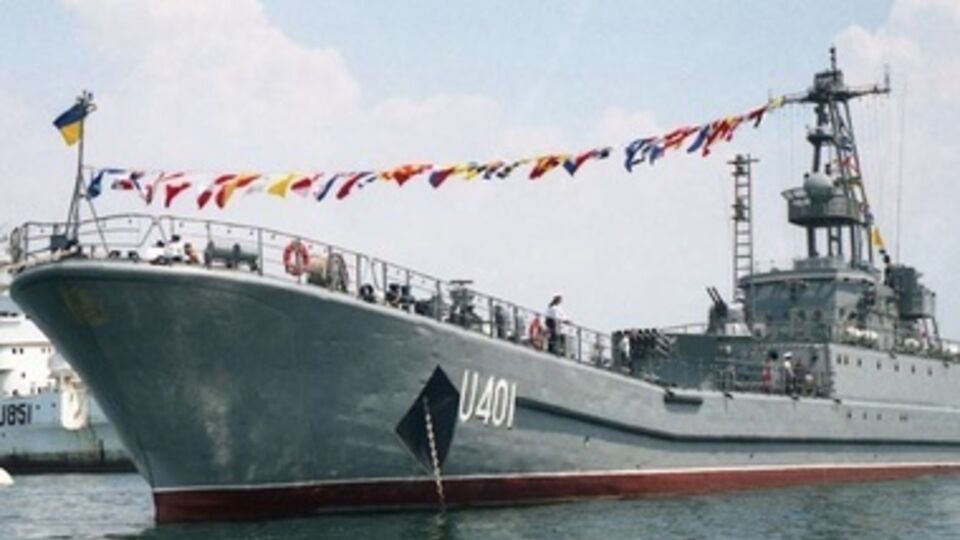 Россия постепенно передает Украине захваченные в Крыму военные корабли