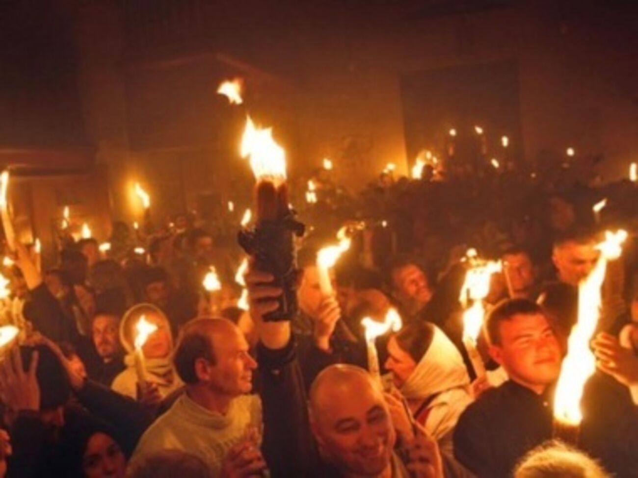 Благодатный огонь сошел сегодня&nbsp;в храме Гроба Господня в Иерусалиме