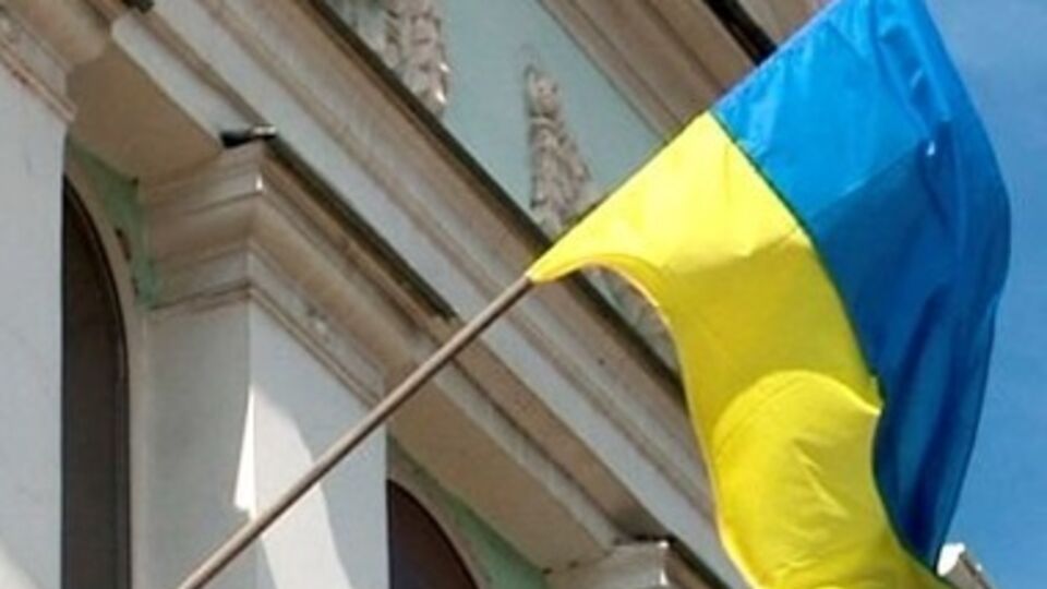 В украинском флаге на здании нет нарушения ни законов Украины, ни России, считают в Меджлисе