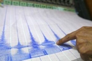 Первая волна цунами высотой до 2,3 метра ударила по побережью через 45 минут после землетрясения.