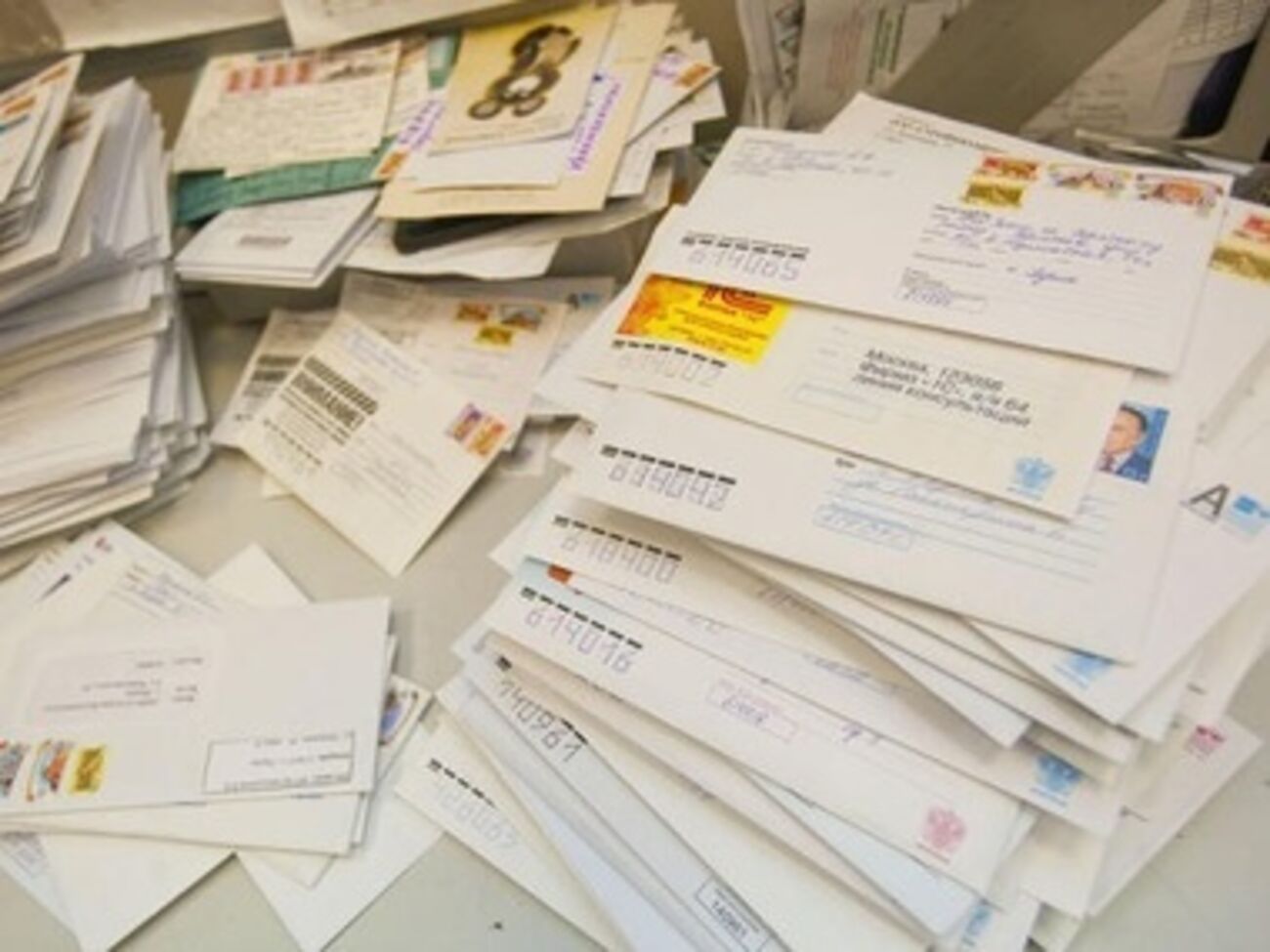 В Крыму вводят в оборот марки почты России