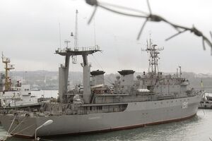 Около 80 боевых суден и кораблей обеспечения Черноморского флота Украины остались в водах Крыма и Севастополя