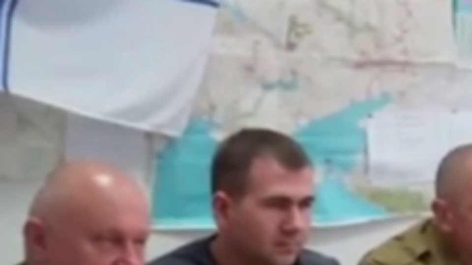 Три организации угрожают перекрыть движение грузовиков в Крым