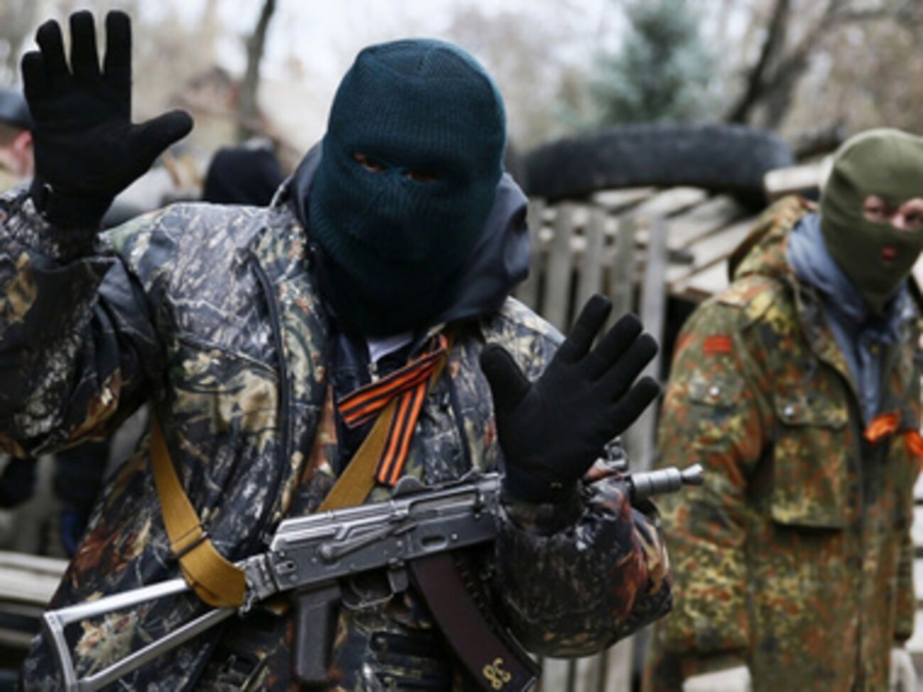 Вооруженные люди в Славянске