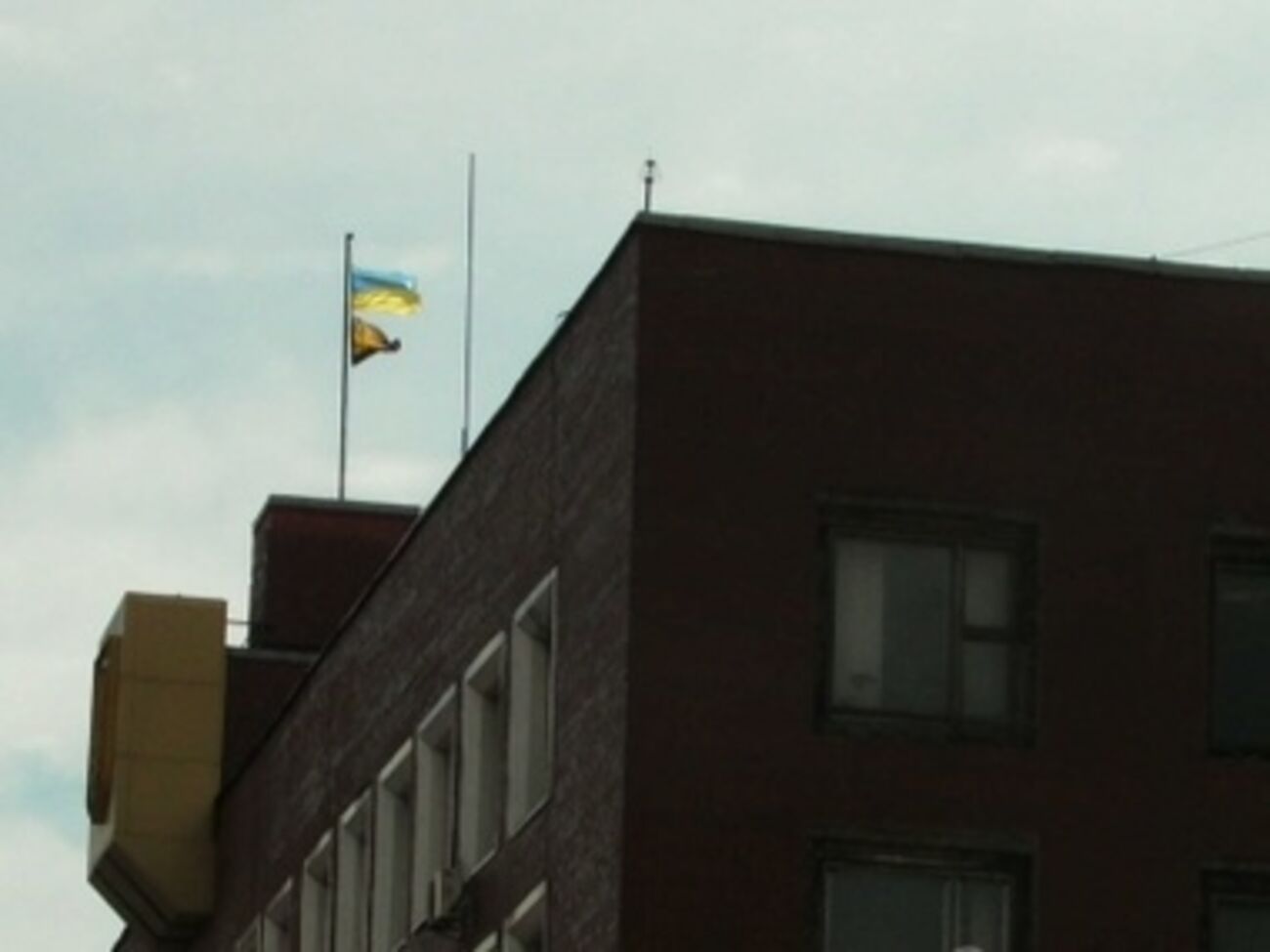 Сепаратисты покинули мэрию Енакиево