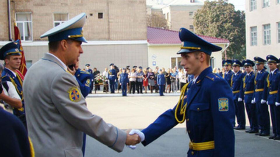 Возле военного университета задержали мужчину по подозрению в шпионаже