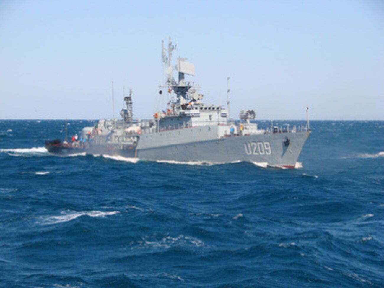 Военный корвет "Тернополь" заблокирован в Севастопольской бухте