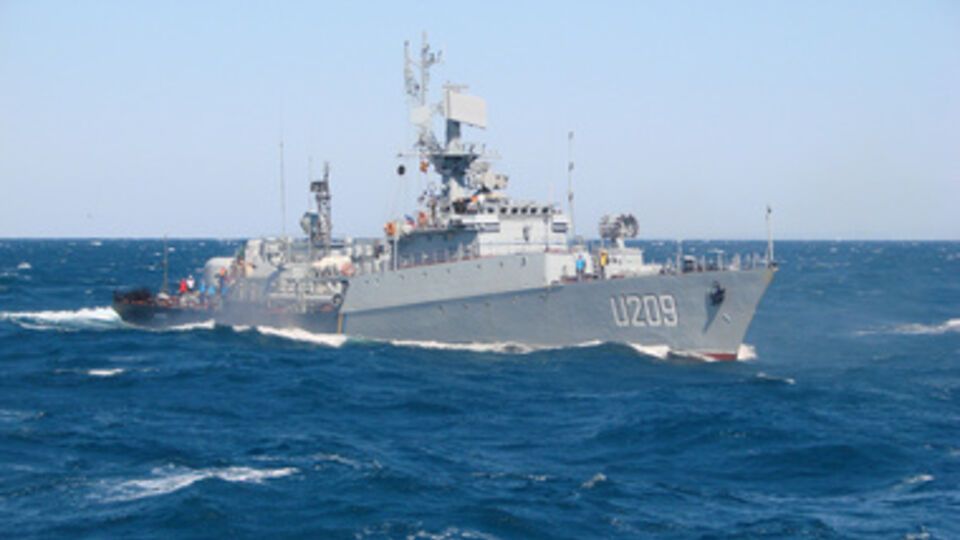 Военный корвет "Тернополь" заблокирован в Севастопольской бухте