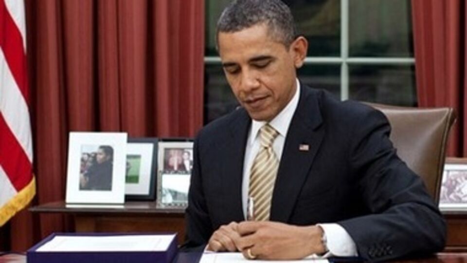 Обаму призывают подписать третий пакет санкций
