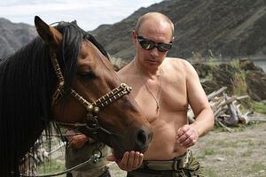 Мачо-лидер с голым торсом не может позволить себе проиграть в Украине, пишет Financial Times