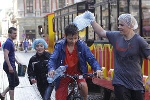 Поливальный понедельник во Львове. Фоторепортаж