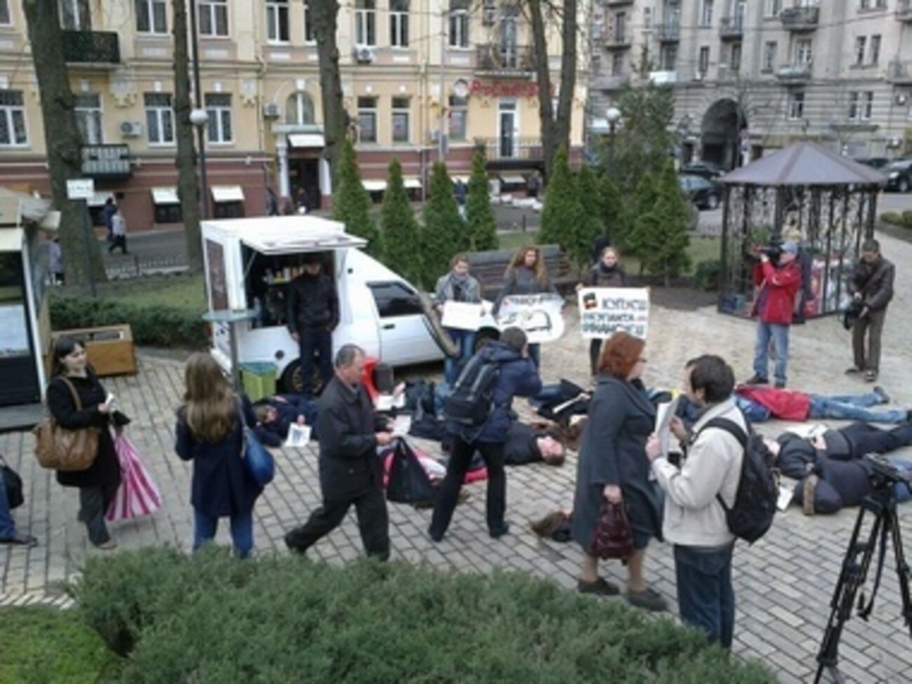 Флешбом против покупки российских товаров в центре Киева