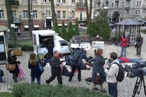 Флешбом против покупки российских товаров в центре Киева